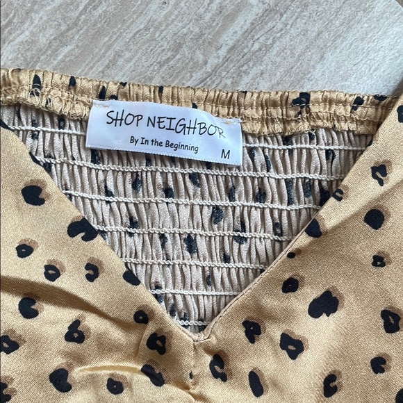 Animal Print Puff Sleeve Crop Top size Medium NWT - Picture 2 of 3